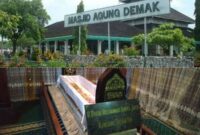 Jelajahi Wisata Religi Di Indonesia: Spiritual Dan Bersejarah